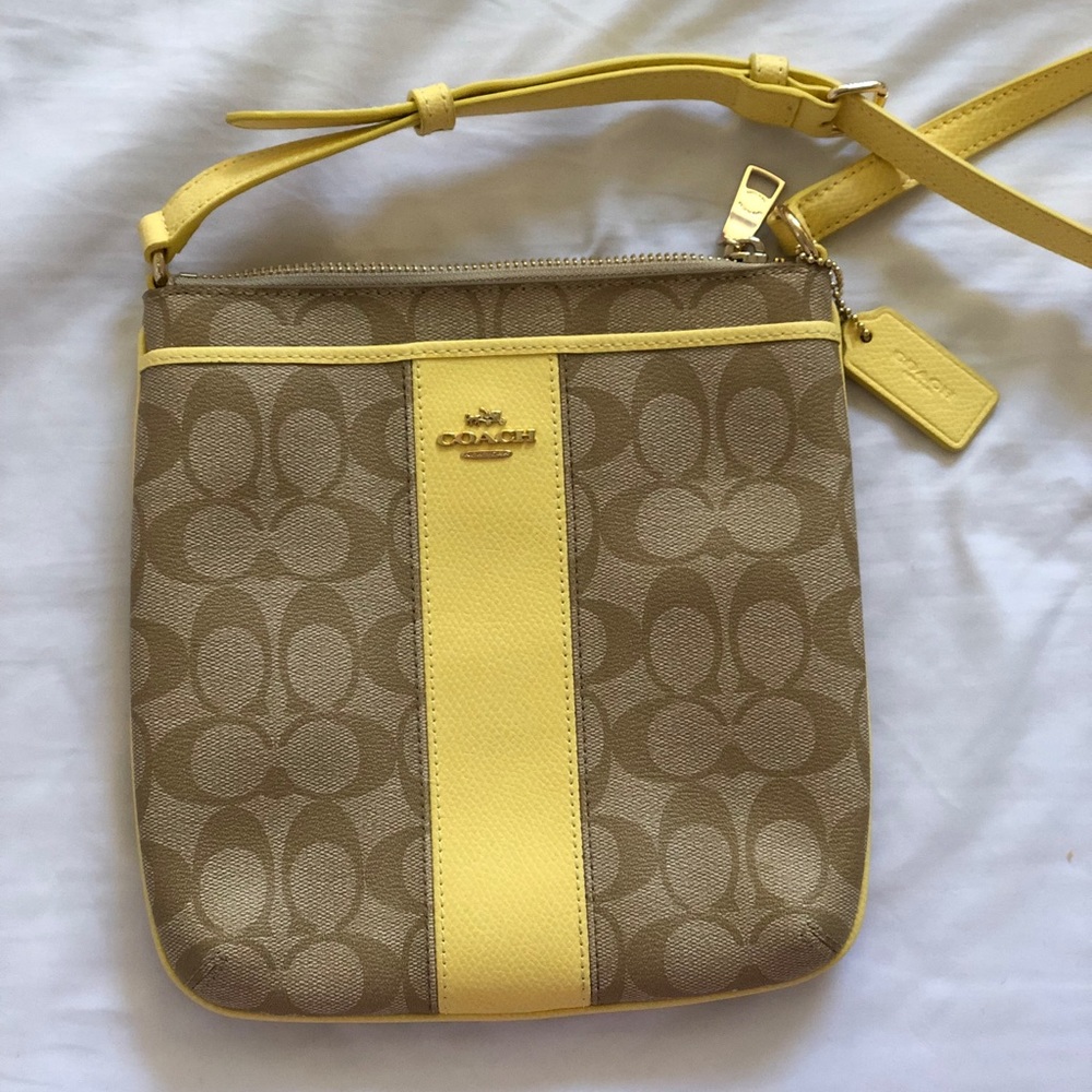 COACH messenger crossbody bag- LIKE NEW!